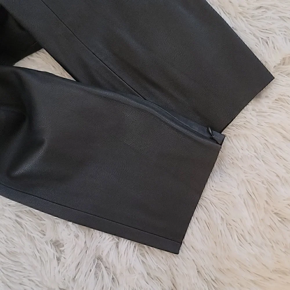⏳️Zara Black Faux Leather Side Zipper Ankle zipper Pants Size Large